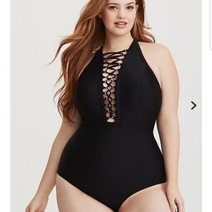 Black Lattice Wireless One-Piece swimsuit